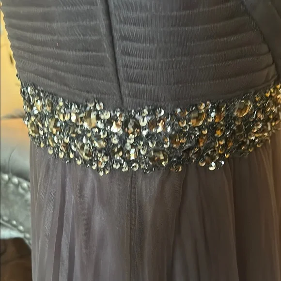 Elegant Gray Evening Gown - Picture 7 of 11